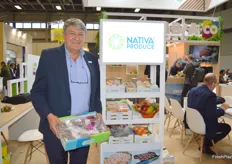 Javier López, de Nativa Produce, especializada en fruta exótica, satisfecho de exponer sus productos en la feria.